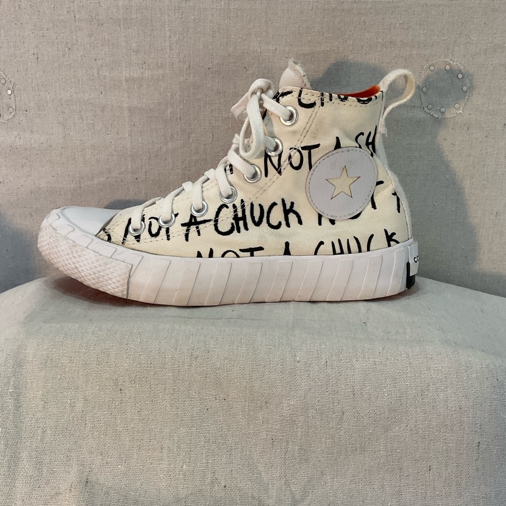 Converse ChuckTaylor( Not a Chuck) High Tops  Sneake size 5 A++